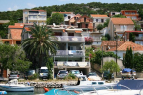 Apartments by the sea Tisno, Murter - 5140
